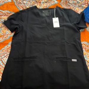 New with tag Fig scrub top.